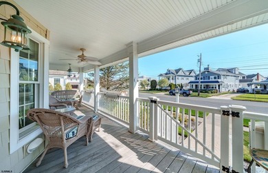 Spanning over 3,600 sqft, 407 E Atlantic Blvd offers 4 bedrooms - photo 5
