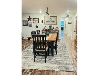 Custom ranch-style living with room to breathe and views that - photo 8