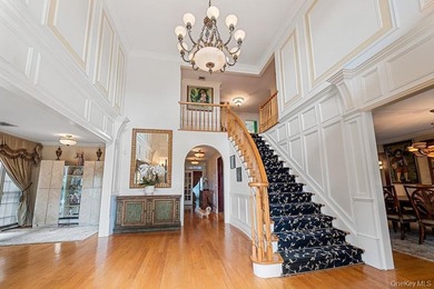 Experience ultra-luxurious living in one of New York's most - photo 6