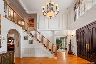 Experience ultra-luxurious living in one of New York's most - photo 7