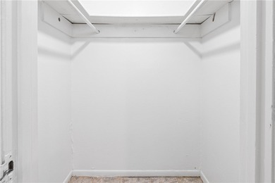 Welcome to this beautifully maintained 2-bedroom, 2-bathroom - photo 12