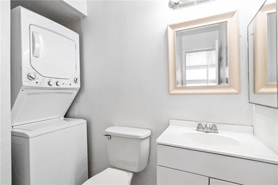 Welcome to this beautifully maintained 2-bedroom, 2-bathroom - photo 13