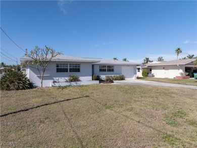 Caloosahatchee River Home For Sale in Cape Coral Florida