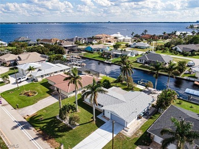 Caloosahatchee River Home For Sale in Cape Coral Florida