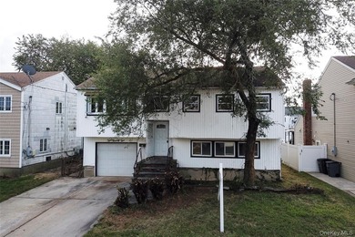 REO- SOUTH FREEPORT HI RANCH BOASTS 5 BEDROOMS, 2.5 BATHS, AND 1 - photo 1