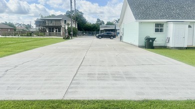 ****REMARKABLE *****ESTABLISHED**** COMMERCIAL BUILDING WITH