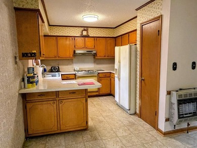 Can we say cute? This 2 bedroom 1 and 1/2 bath cottage style - photo 6