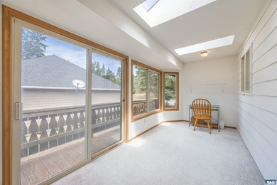 Welcome to this beautifully maintained custom home, lovingly - photo 12