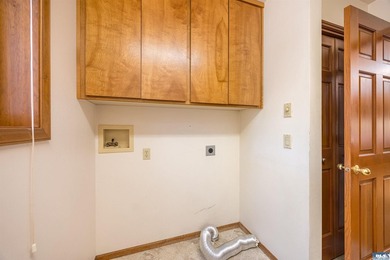 Welcome to this beautifully maintained custom home, lovingly - photo 26