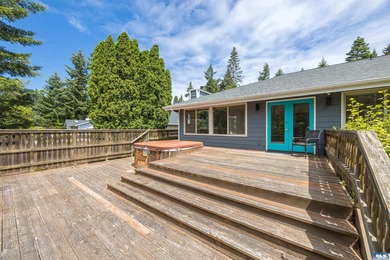 Welcome to this beautifully maintained custom home, lovingly - photo 31