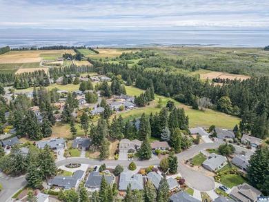 Welcome to this beautifully maintained custom home, lovingly - photo 37