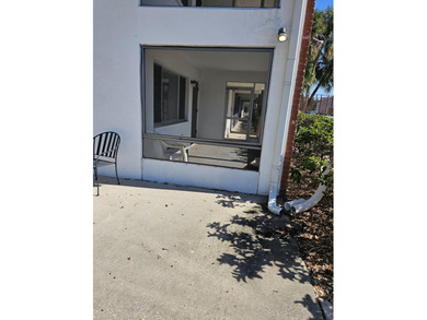 FIRST FLOOR! CORNER UNIT! NEW ROOF! Make this 2 bedroom, 1 bath - photo 4
