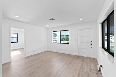 Beautifully updated East Oakland Park home with curb appeal and - photo 8