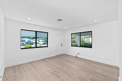Beautifully updated East Oakland Park home with curb appeal and - photo 9