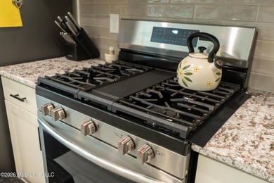 Welcome to LUXURY LIVING in the highly desirable, The Oaks Golf - photo 20