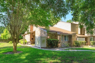 Lake Condo For Sale in Altamonte Springs, Florida