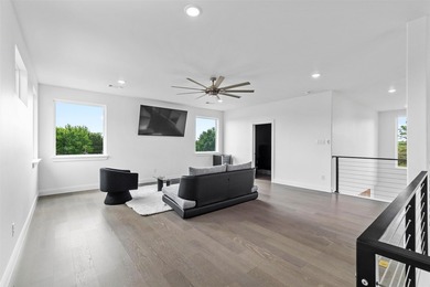 A TRUE REFLECTION OF THE BUILDER'S VISION OF MODERN LUXURY AND - photo 21