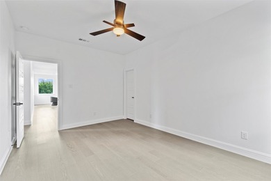 A TRUE REFLECTION OF THE BUILDER'S VISION OF MODERN LUXURY AND - photo 33