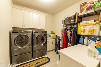 Welcome to LUXURY LIVING in the highly desirable, The Oaks Golf - photo 42