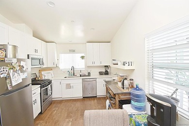 HARD TO FIND NEWER FULLY UPGRADED 3 UNITS EACH WITH 3 BEDROOMS - photo 3