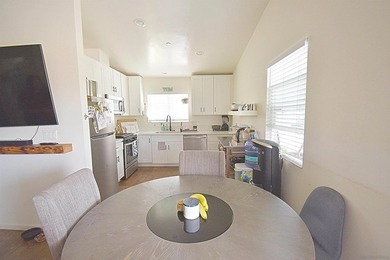 HARD TO FIND NEWER FULLY UPGRADED 3 UNITS EACH WITH 3 BEDROOMS - photo 5