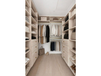Residence 3 at 636 Lorimer Street presents a rare opportunity to - photo 6