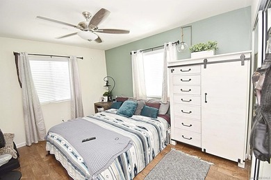 HARD TO FIND NEWER FULLY UPGRADED 3 UNITS EACH WITH 3 BEDROOMS - photo 8