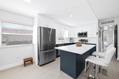 Stunning fully remodeled 2BR/2BA Corner Villa in Kings Point! - photo 1