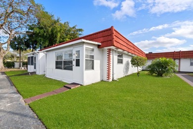 Stunning fully remodeled 2BR/2BA Corner Villa in Kings Point! - photo 5