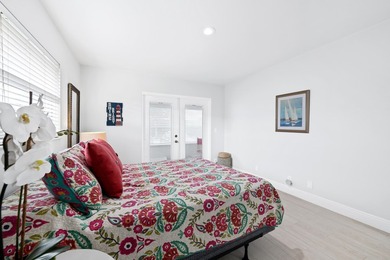 Stunning fully remodeled 2BR/2BA Corner Villa in Kings Point! - photo 7