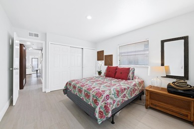 Stunning fully remodeled 2BR/2BA Corner Villa in Kings Point! - photo 8
