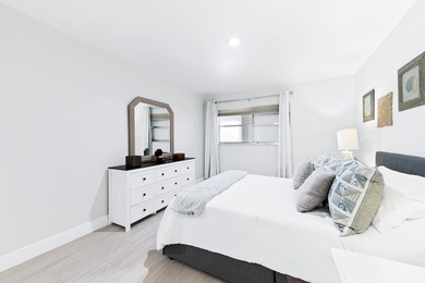 Stunning fully remodeled 2BR/2BA Corner Villa in Kings Point! - photo 10