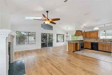 Your dream beachside retreat at 11 Lisbon St! Perfectly nestled - photo 8