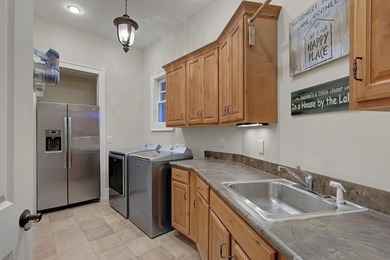 LAKEFRONT - ASSIGNED BOAT SLIP - LUXURY UPGRADES THROUGHOUT - - photo 32