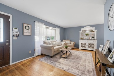 Welcome to this beautifully updated 3-bedroom, 2-full-bath ranch - photo 3