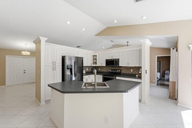 Welcome to this charming single-story residence in Sun Valley - photo 11