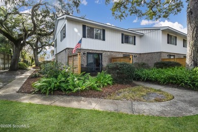 Adorable 2 bedroom, 1.5 bath beach cottage-style townhome! This - photo 14