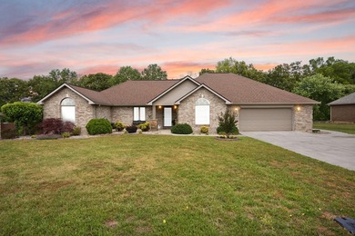 NEW PRICE - MOTIVATED SELLERS - Welcome Home to this stunning - photo 2