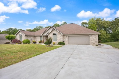 NEW PRICE - MOTIVATED SELLERS - Welcome Home to this stunning - photo 4