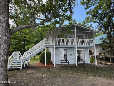 Lake Waccamaw Home For Sale in Lake Waccamaw North Carolina