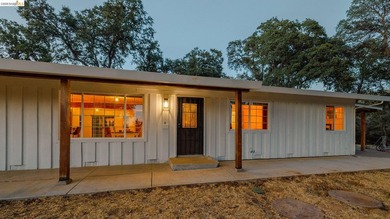 CHARMING SINGLE-LEVEL RANCH HOME ON OVER AN ACRE! Welcome to - photo 33