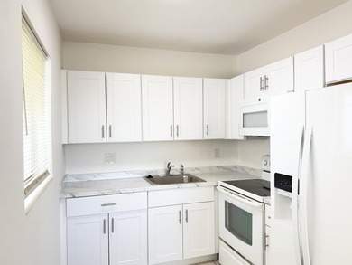 Welcome to this spacious 2 bedroom, 1-bath condo located on the - photo 5