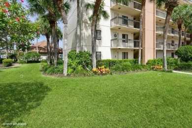 Lake Condo For Sale in Jupiter, Florida