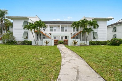 Lake Condo For Sale in Palm Beach Gardens, Florida