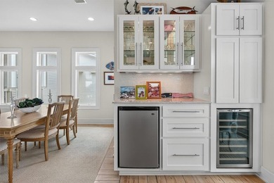 OPEN CANAL VIEWS, FLOATING BOAT SLIPS, ELEVATOR, PREMIER