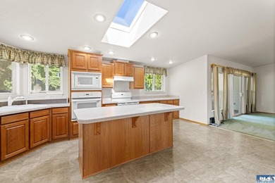 Exceptional Opportunity with Mountain Views, Shop Space & - photo 15