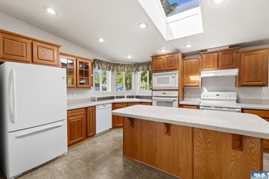 Exceptional Opportunity with Mountain Views, Shop Space & - photo 16