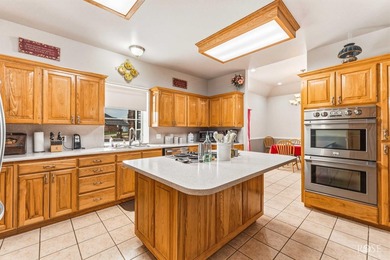 Searching for a spacious home with exceptional amenities and a - photo 16