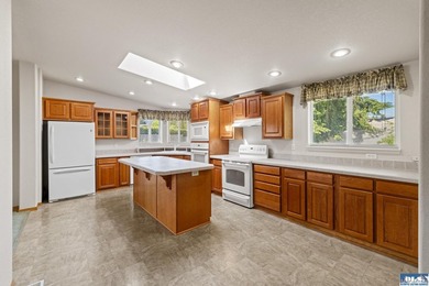 Exceptional Opportunity with Mountain Views, Shop Space & - photo 17