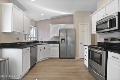 A beautiful, updated Clayton Villa in the heart of Sun City - photo 18